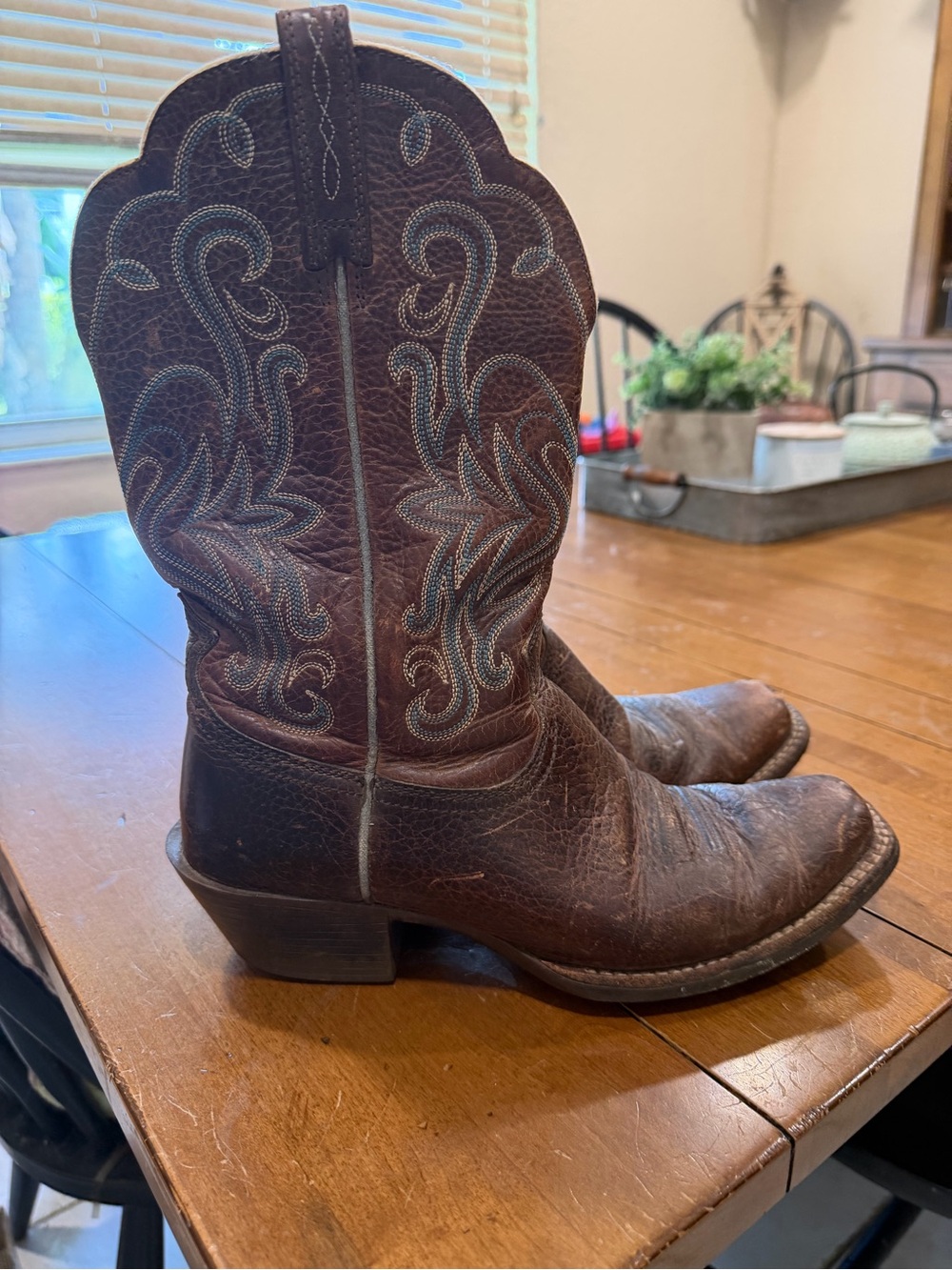 Ariat Legend Embroidery Cowgirl Brown Cowgirl boots Size 8